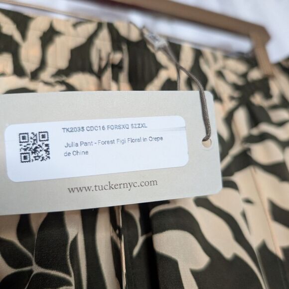 Tucker NYC Julia Pant Forest Figi Floral in Crepe de Chine Silk Floral - Picture 7 of 9